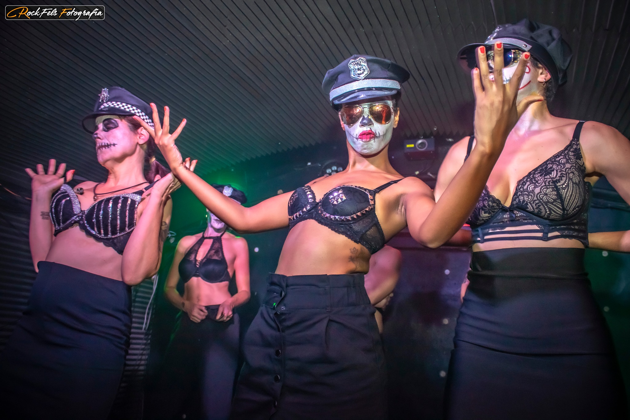 Actuaciones de Burlesque Experience en la Sala Sidecar de Barcelona con el Thunder Karaoke